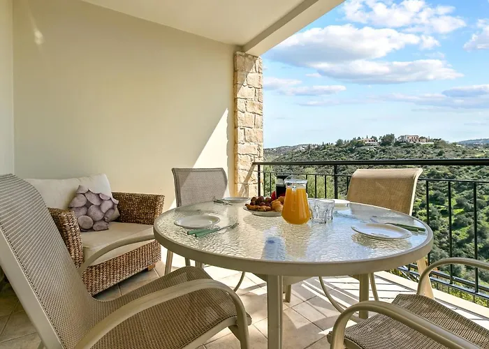 2 Bedroom Avdimou With Stunning Sea Views, Aphrodite Hills Apartamento