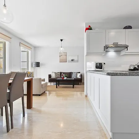 2 Bedroom Avdimou With Stunning Sea Views, Aphrodite Hills * 코우클리아