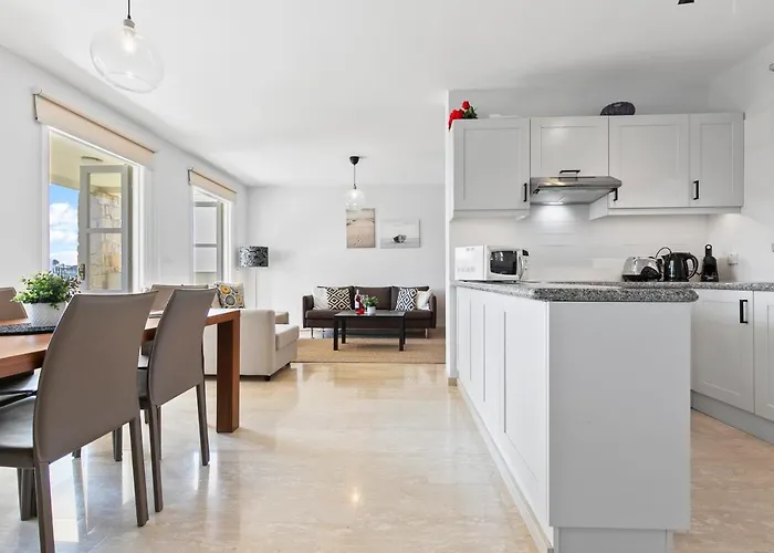 2 Bedroom Avdimou With Stunning Sea Views, Aphrodite Hills * クークリア